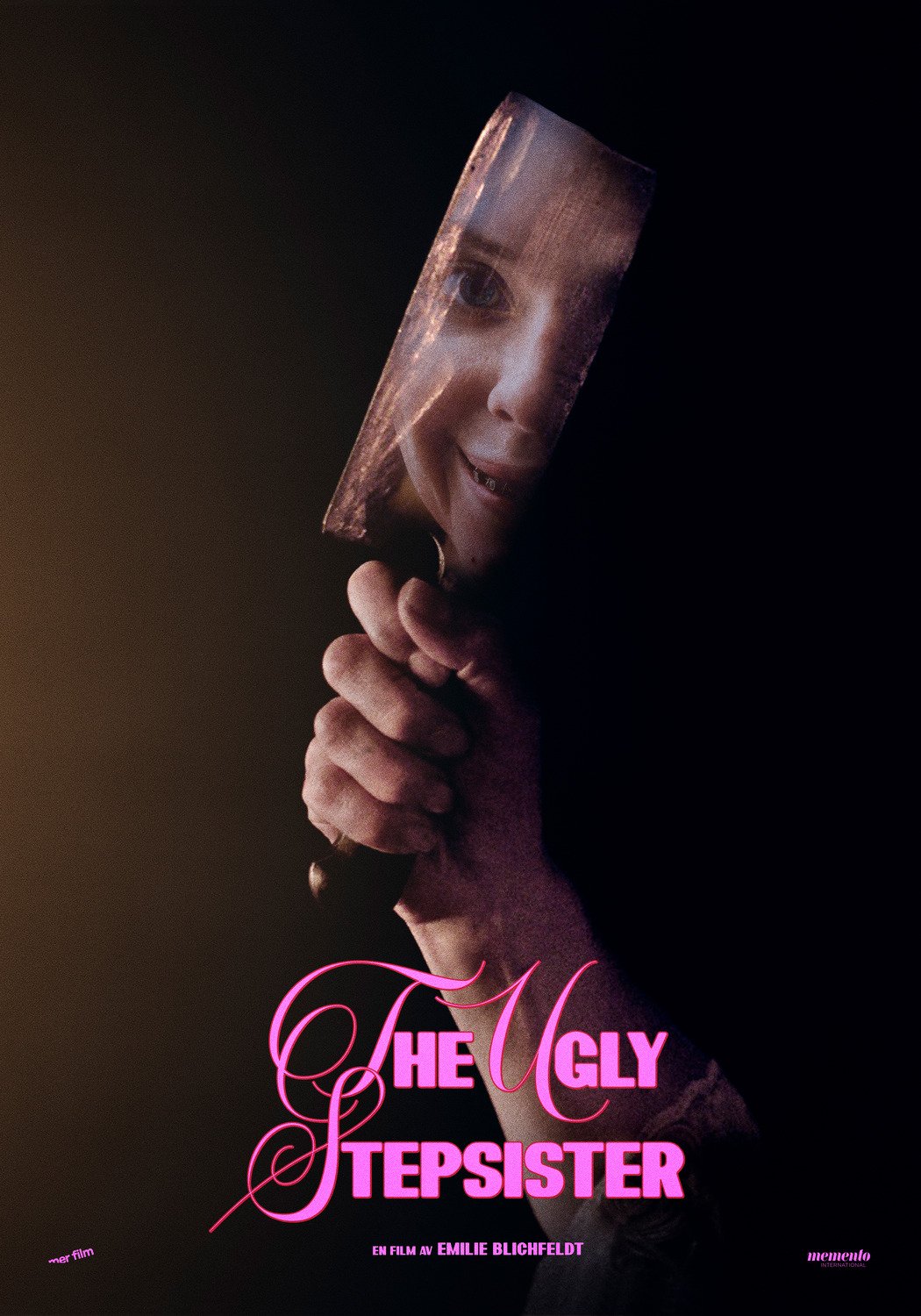 Locandina ufficiale verticale di The Ugly Stepsister del 2025