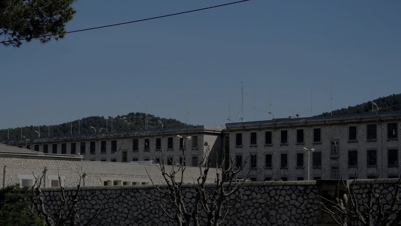 Case, patiboli e strumenti di morte: il residuo emotivo nei luoghi violenti
